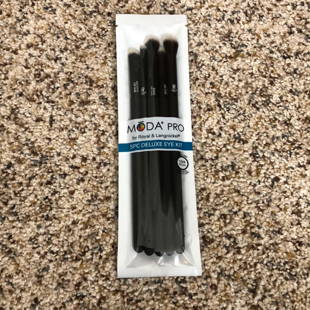 Moda Pro Deluxe Eye Kit Brushes